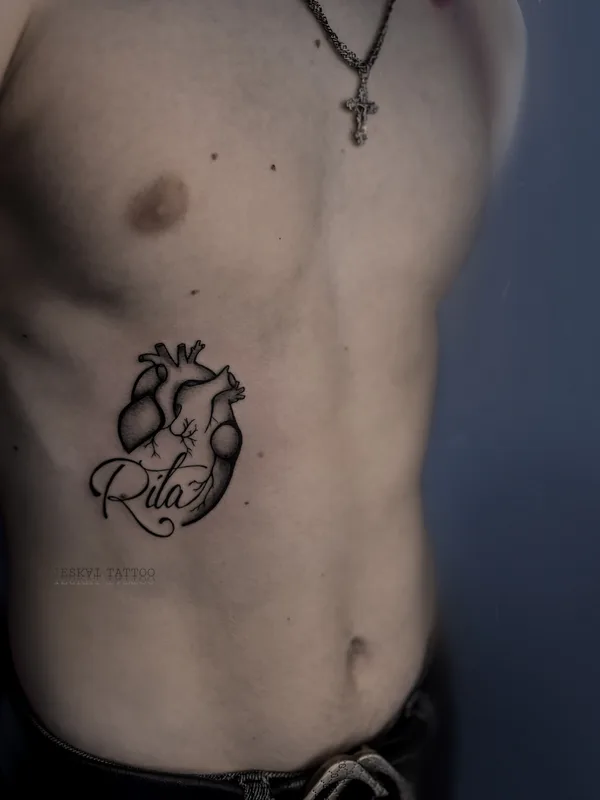 male blackandgrey graphic tatouage sur side #83512 | Artiste tatoueur Антон Курочкин
