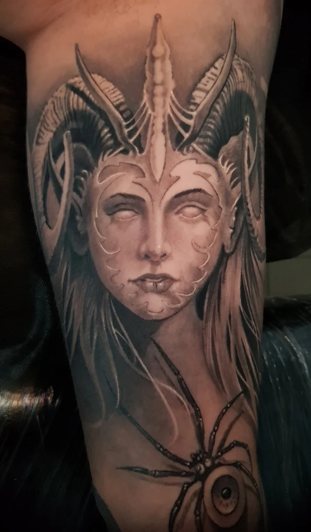 Реализм Face, Spider tattoo на Предплечье