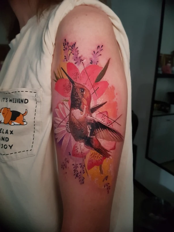 Акварель Hummingbird, Flowers tattoo на Плечо