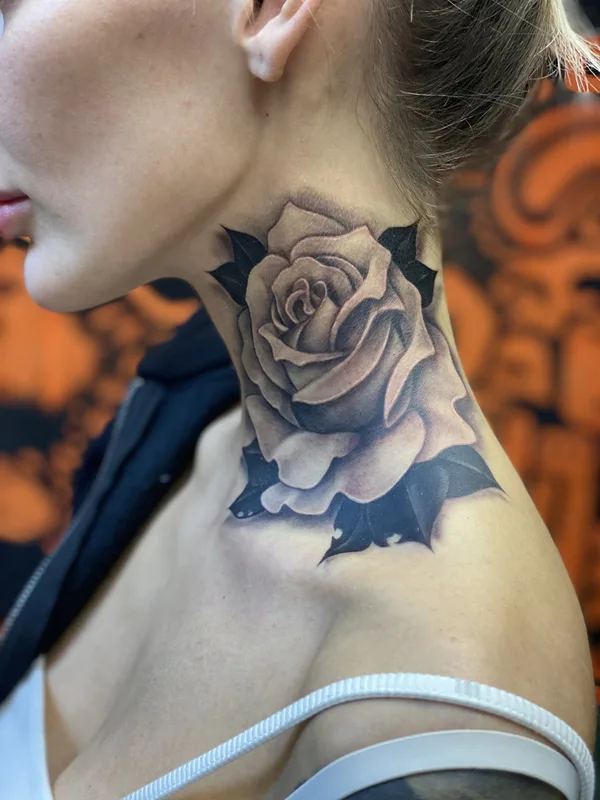 female blackandgrey realism 타투 부위 neck #88128 | 타투이스트 Евгений Бобин 