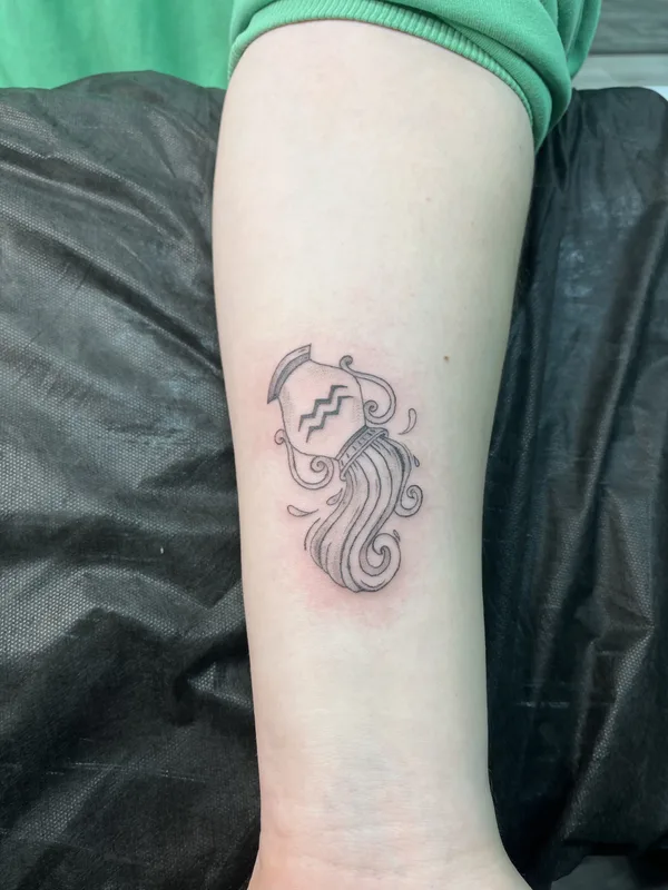black and grey linework Tatuaggio su forearm #90186 | Tatuatore Марина Бурак