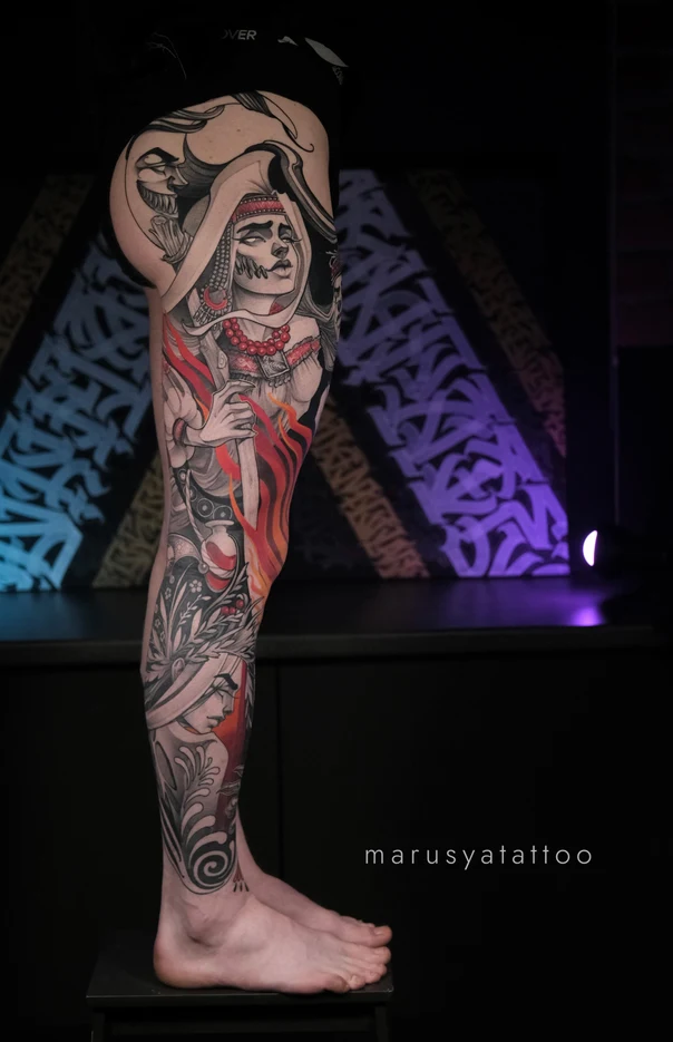 Иллюстративная Woman, Flames tattoo на Нога целиком