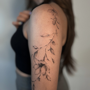 женская Черная  татуировка на плече #88692 | Тату мастер Sergeeva Tattoo