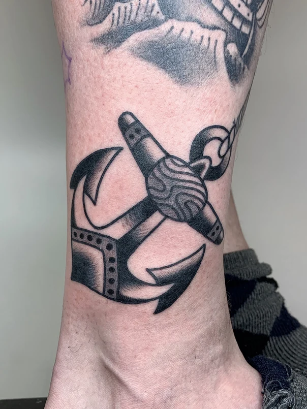 Традиционная Anchor tattoo на Лодыжка