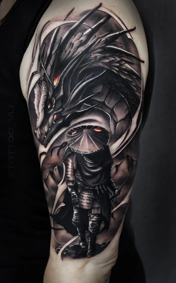 Чёрно-серая Dragon, Samurai tattoo на Плечо