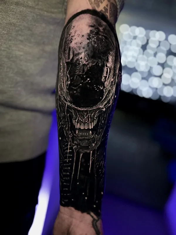 male blackandgrey realism tatuaje en forearm #85490 | Tatuador Сергей Пахабов