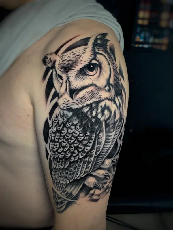 male blackandgrey realism Tatuagem em shoulder #86305 | Tatuador Уля Aubhoov