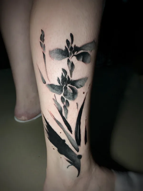 female blackandgrey watercolor Tatuagem em shin #86308 | Tatuador Уля Aubhoov