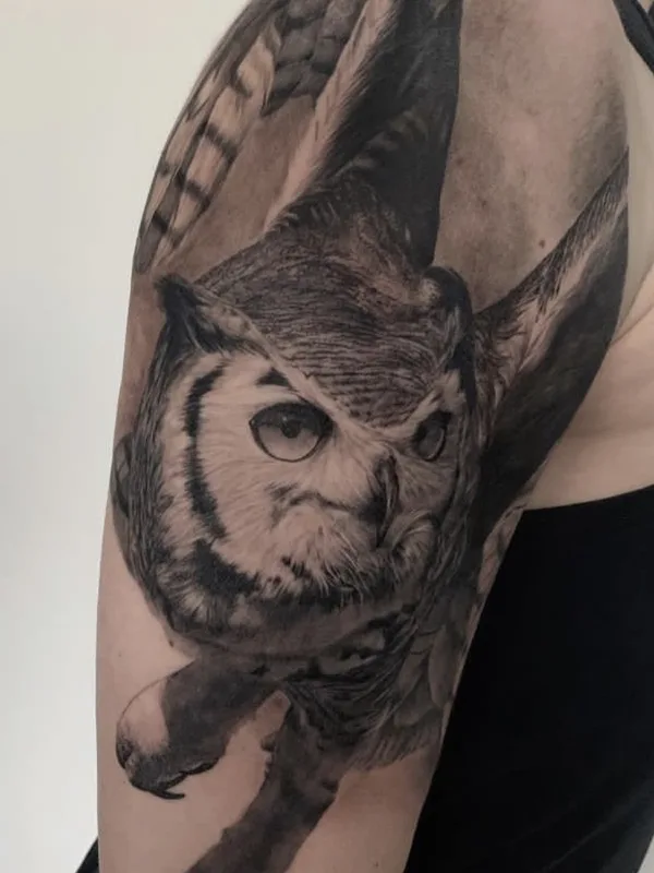 blackandgrey realism Tatuaggio su upper arm #87970 | Tatuatore Виктория Зиман 