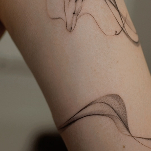 женская Черная Абстрактная татуировка на рукаве #91472 | Тату мастер Sergeeva Tattoo