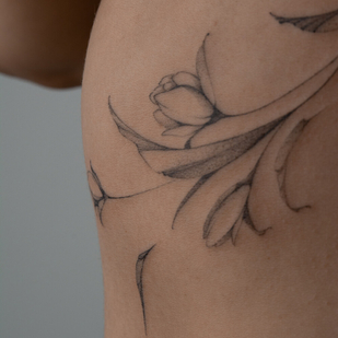 женская Черная  татуировка на боку #96929 | Тату мастер Sergeeva Tattoo