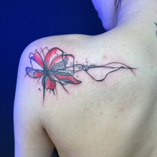 женская Цветная Графика татуировка на плече #93815 | Тату мастер Perforator Tattoo Studio