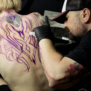 женская Черная Фрихенд татуировка на спине #96880 | Тату мастер Perforator Tattoo Studio