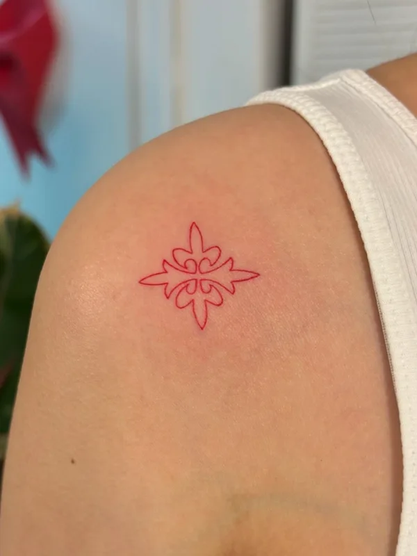 female color linework tatuaje en shoulder #91685 | Tatuador Эльвира Володарская