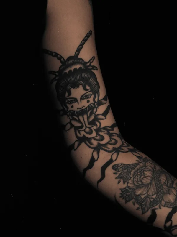 black and grey blackwork 纹身 在 forearm #92754 | 纹身师 Kateryna Vorobiova