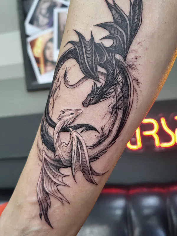 male black graphic tatuaje en forearm #92880 | Tatuador Алиса Лисова