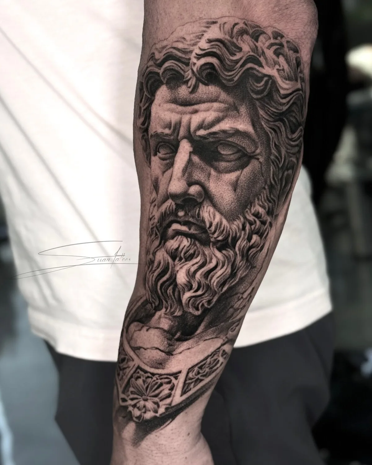 Aestética Renascentista em Tatuagens Realistas por Viacheslav Danh - image 1
