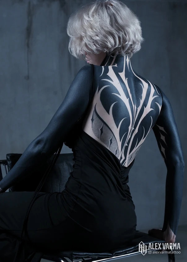 Blackout Abstract tattoo на Спина (полная)