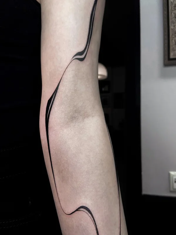 black linework Tatuaggio su forearm #93917 | Tatuatore Ксюша Борзая