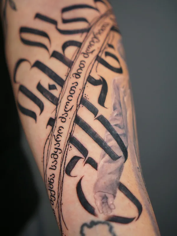 male blackandgrey calligraphy 타투 부위 forearm #94844 | 타투이스트 Nikita Presnyakov