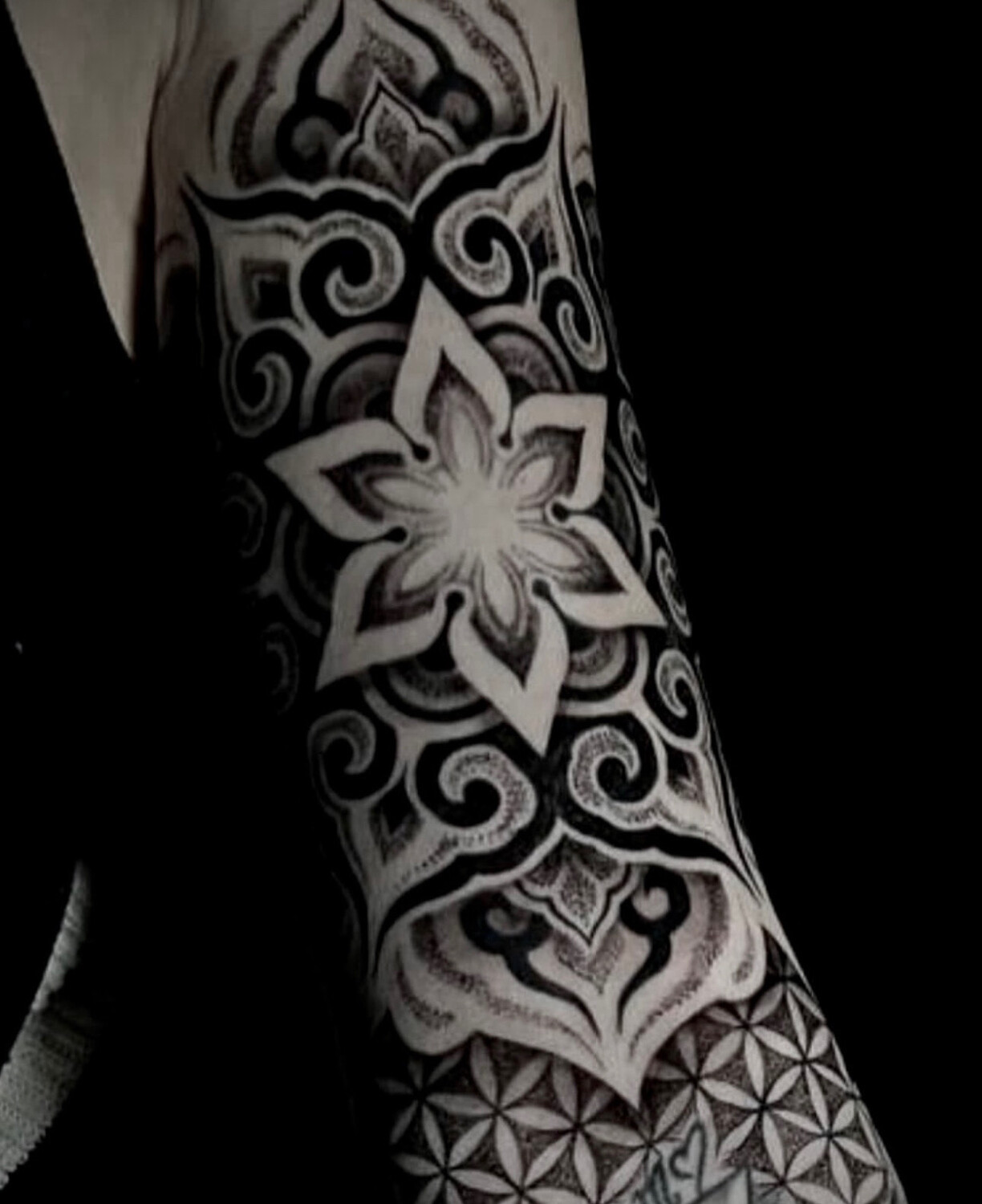 Tattoo by Anansi Tattoo Piercing München at Anansi Tattoo Piercing München