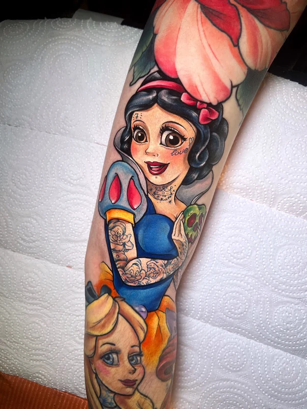 Нью-скул Disney, Snow white tattoo на Полный рукав