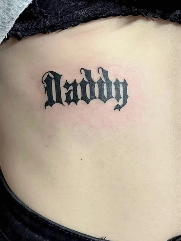 female black lettering 纹身 在 ribcage #95445 | 纹身师 Alina VIVES