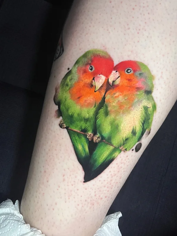 female color realism tatouage sur shin #101139 | Artiste tatoueur Надя Груздева