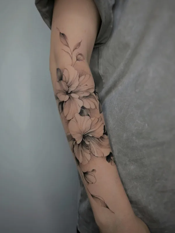 female blackandgrey fineline Tatuaggio su forearm #96154 | Tatuatore Смишко Леонид