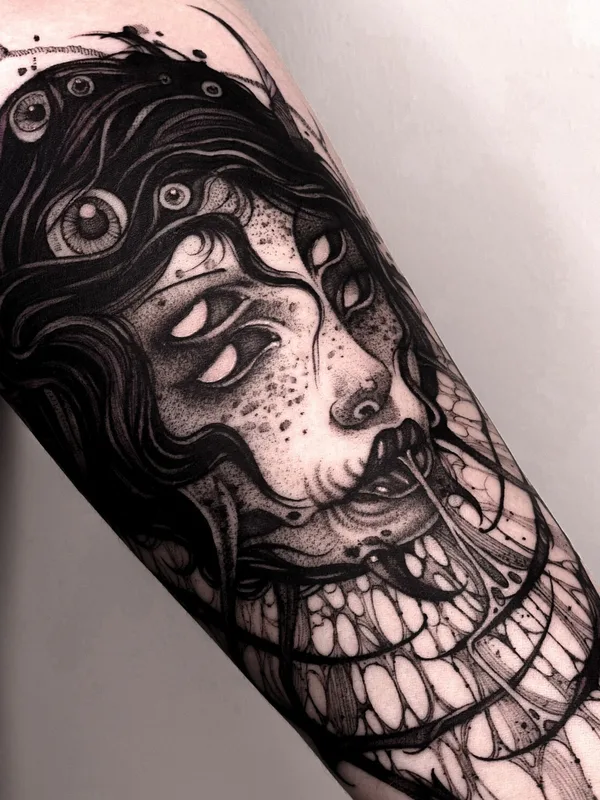 black and grey blackwork tattoo auf forearm #96428 | Tätowierer Татьяна Пузикова