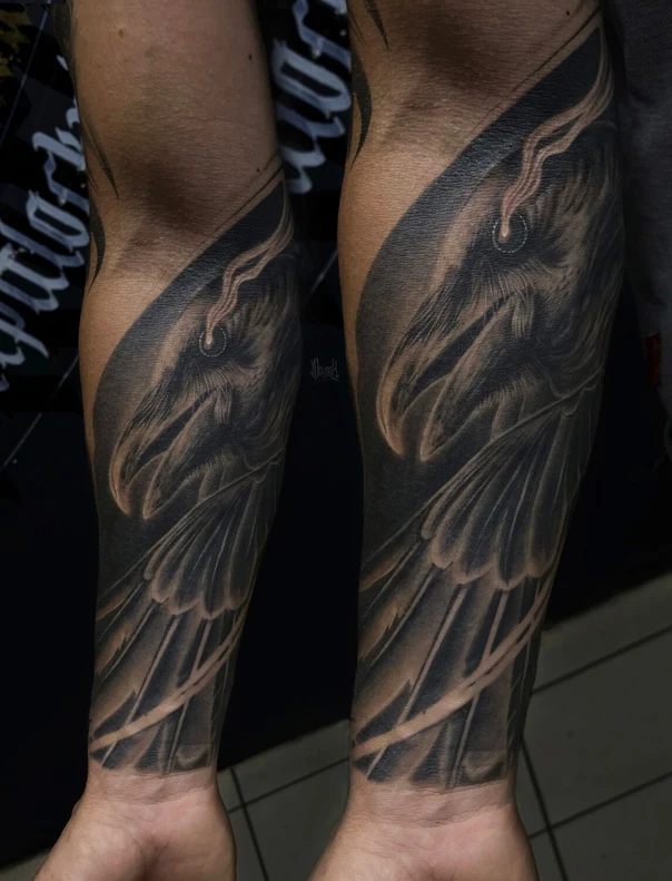 Блэкворк Raven, Wings tattoo на Предплечье
