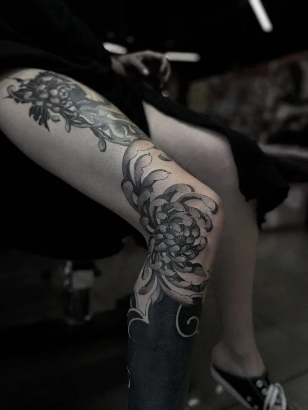 female black blackwork 纹身 在 shin #97080 | 纹身师 Мария Наумова