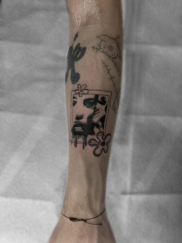 black authorsstyle 纹身 在 forearm #97086 | 纹身师 Мария Наумова