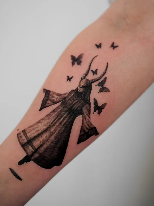 black and grey blackwork tattoo auf forearm #97229 | Tätowierer Felipe Abel