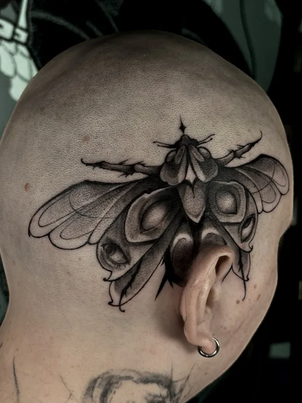 black and grey blackwork tatouage sur back of neck #97401 | Artiste tatoueur Амина Гасай