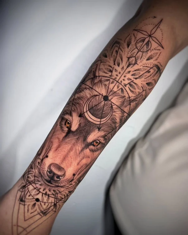 Realism Wolf, Geometric tattoo on Forearm