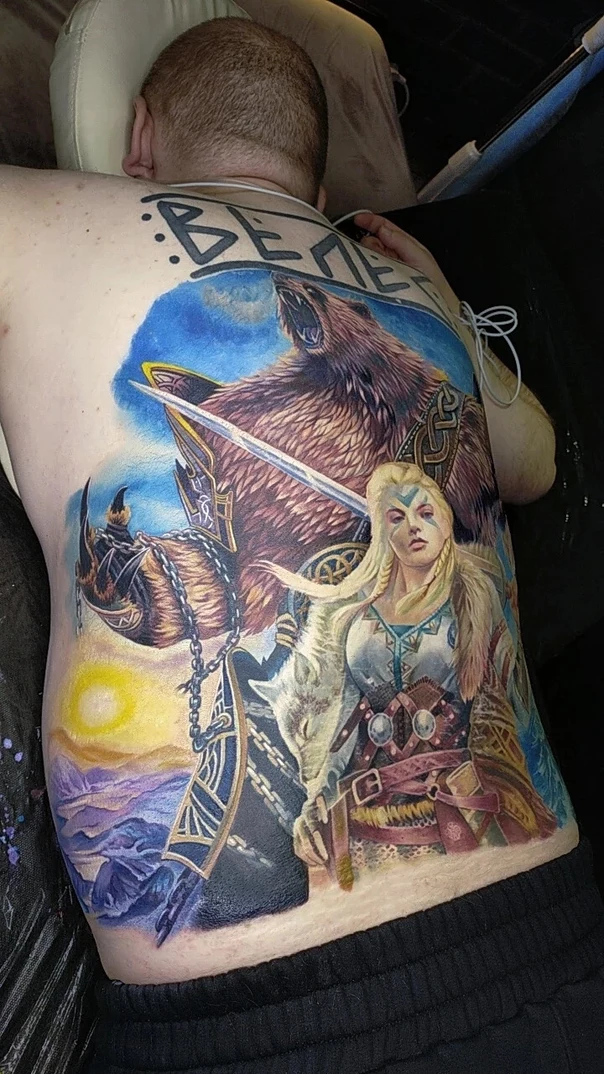 Иллюстративная Bear, Warrior tattoo на Спина (полная)