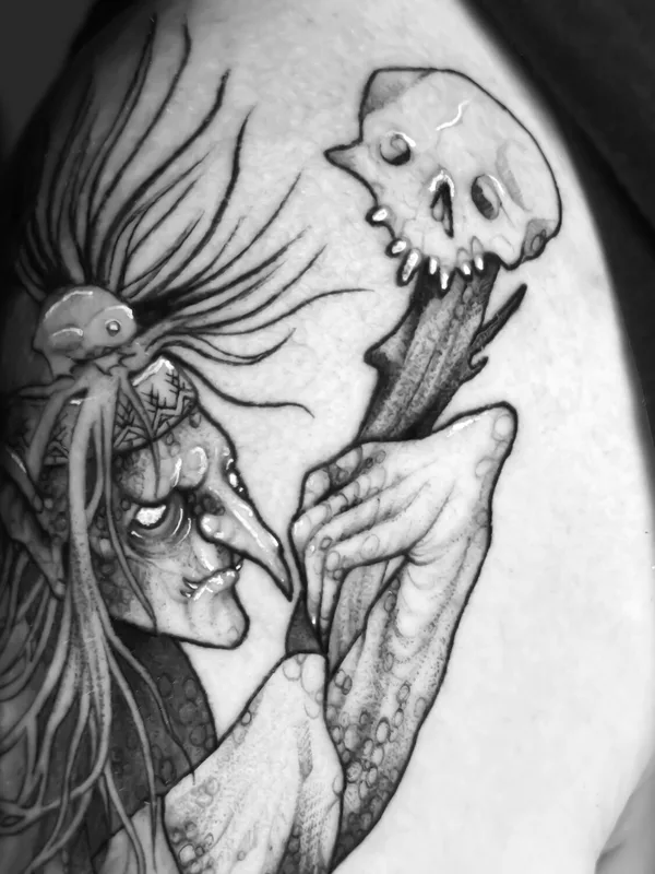 black and grey blackwork Tatuaggio su shoulder #98612 | Tatuatore Алексей Безукладников