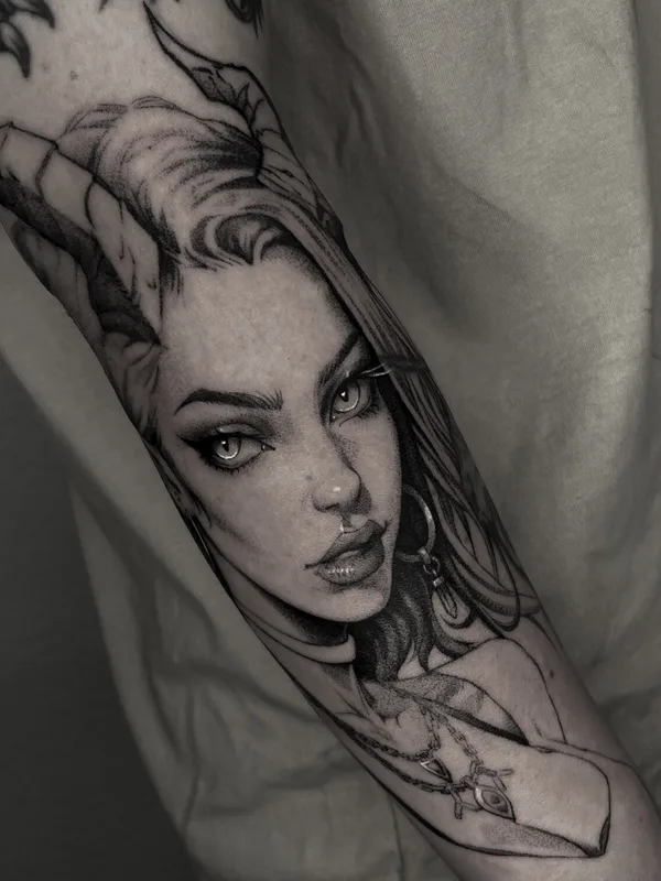 female black and grey black and grey Tatuaggio su forearm #98559 | Tatuatore Андрон Стэн