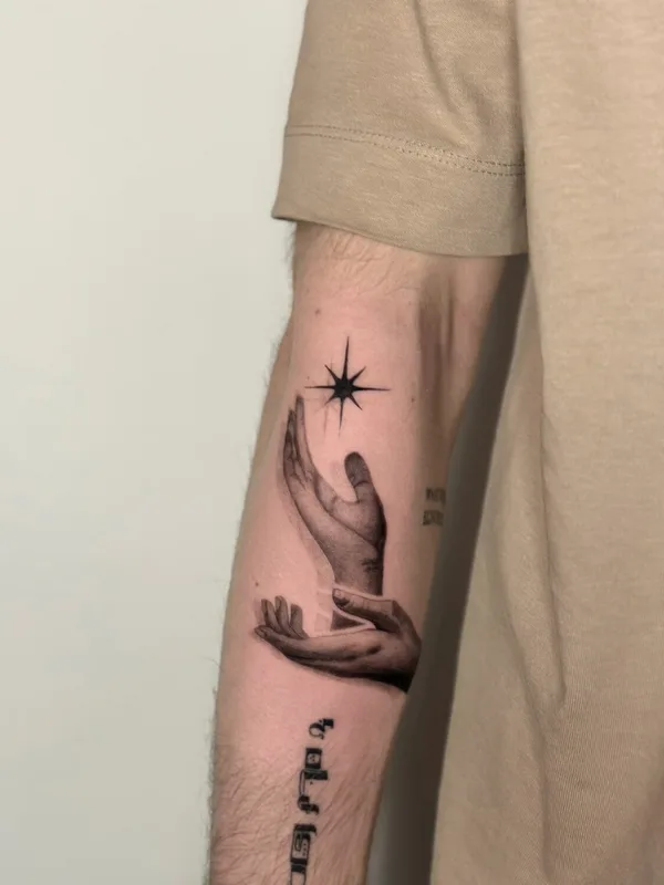 black and grey realism tattoo auf forearm #98627 | Tätowierer Виктория Трещева 