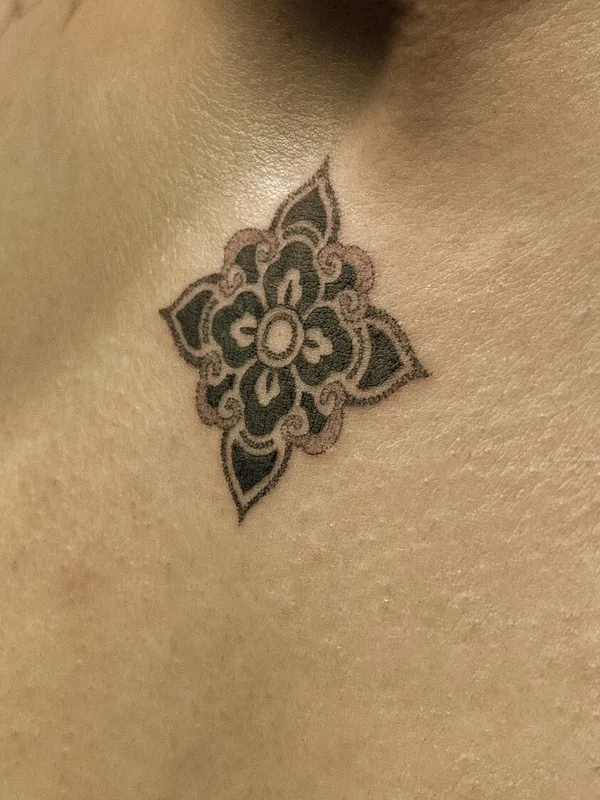 black ornamental Tatuagem em chest #99520 | Tatuador Nika Taratuta