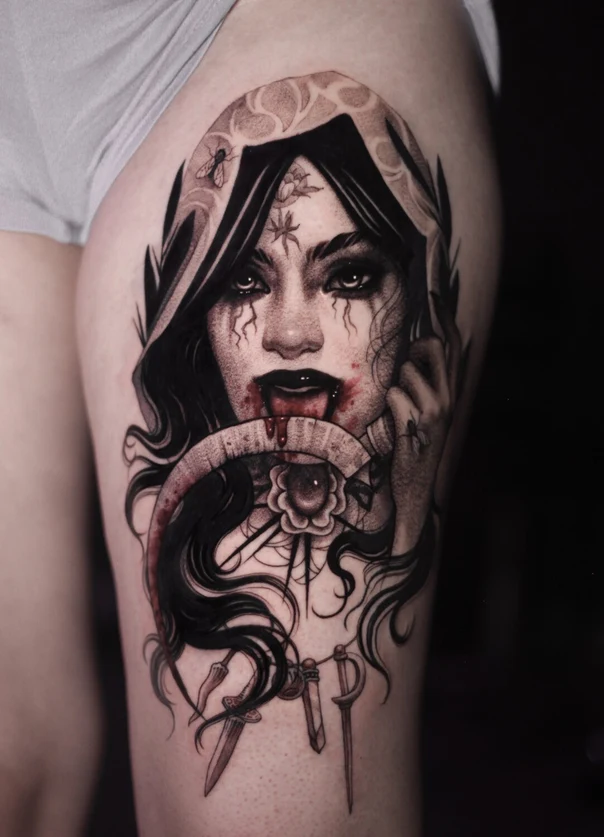 Иллюстративная Portrait, Gothic tattoo на Thigh
