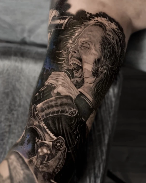 Реализм Portrait, Microphone tattoo на Полный рукав