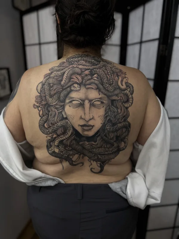 female blackandgrey horror 纹身 在 back #100204 | 纹身师 Arturs Garoza