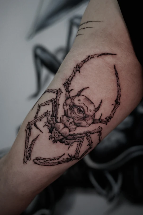 Blackwork Spider, Eye tattoo on Forearm