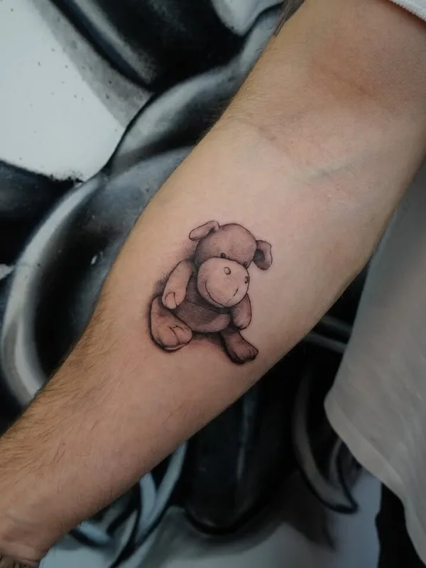 black and grey realism 纹身 在 forearm #100216 | 纹身师 Arturs Garoza