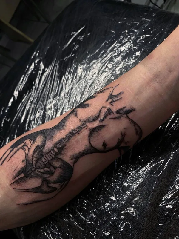 black and grey blackwork 纹身 在 forearm #100781 | 纹身师 vamphof