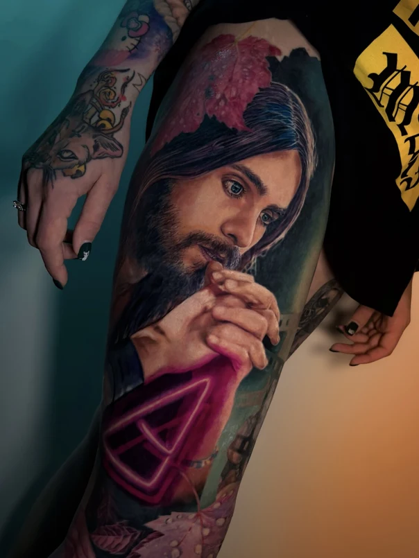 Realism Portrait, Geometric tattoo on Thigh