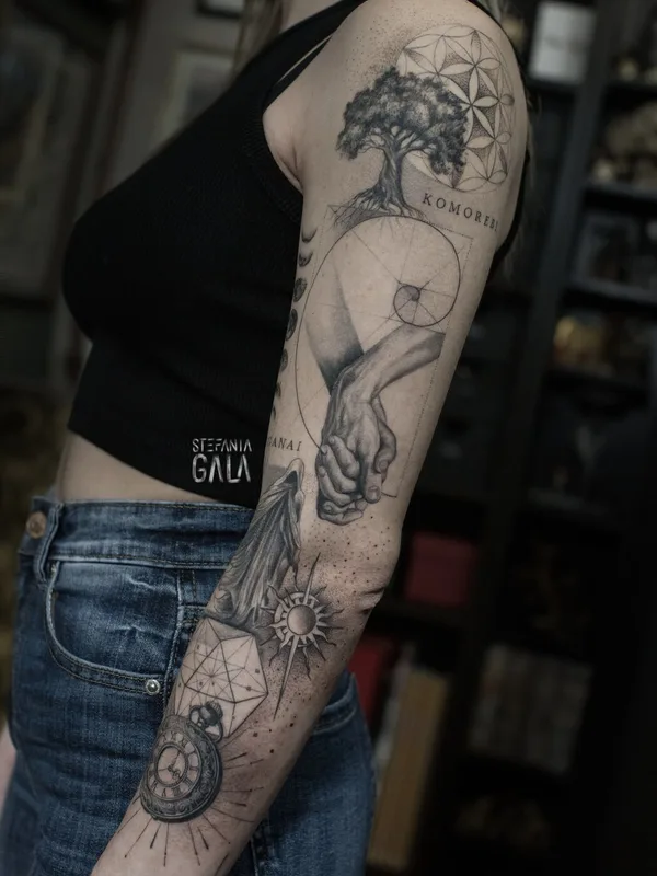 female blackandgrey fineline Tatuaggio su sleeve #103279 | Tatuatore Stefania Gala