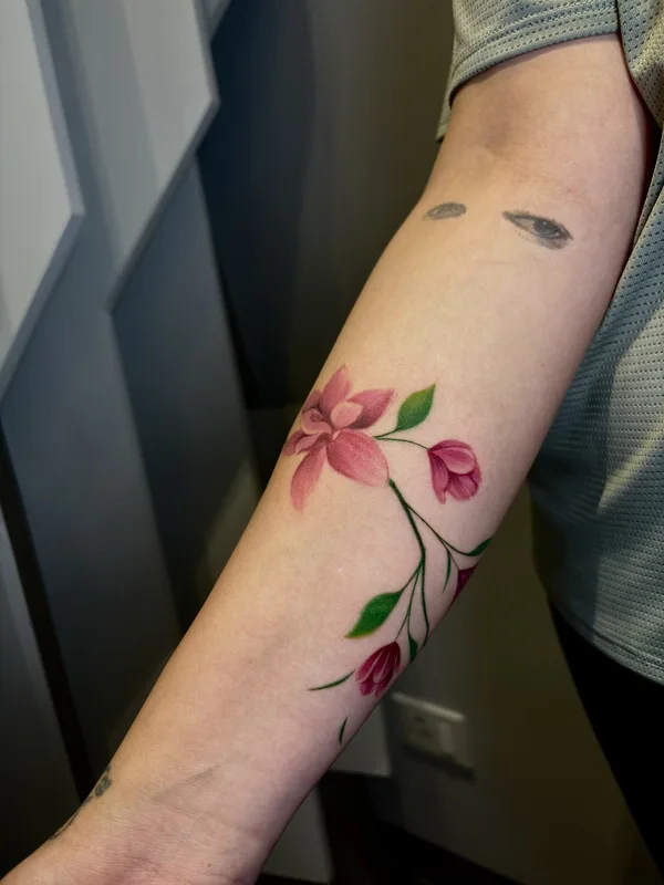 female Tatuagem #103371 | Tatuador Bhakti Thakkar